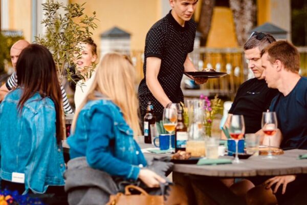 Ērgļu stacija restaurant